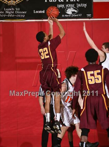 Thumbnail 1 in Mt. Vernon vs. Union-Endicott (NYS AA Regional Final) photogallery.
