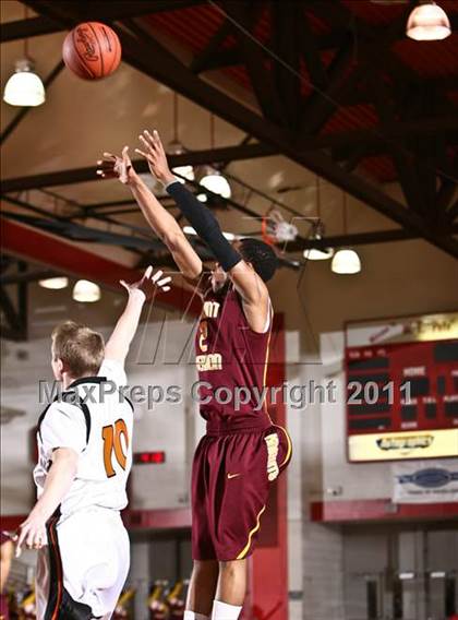 Thumbnail 3 in Mt. Vernon vs. Union-Endicott (NYS AA Regional Final) photogallery.