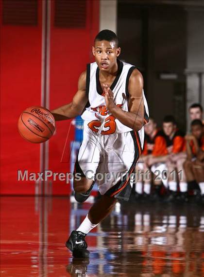 Thumbnail 3 in Mt. Vernon vs. Union-Endicott (NYS AA Regional Final) photogallery.