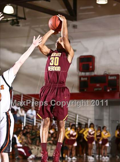 Thumbnail 3 in Mt. Vernon vs. Union-Endicott (NYS AA Regional Final) photogallery.