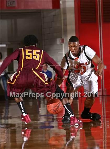 Thumbnail 3 in Mt. Vernon vs. Union-Endicott (NYS AA Regional Final) photogallery.