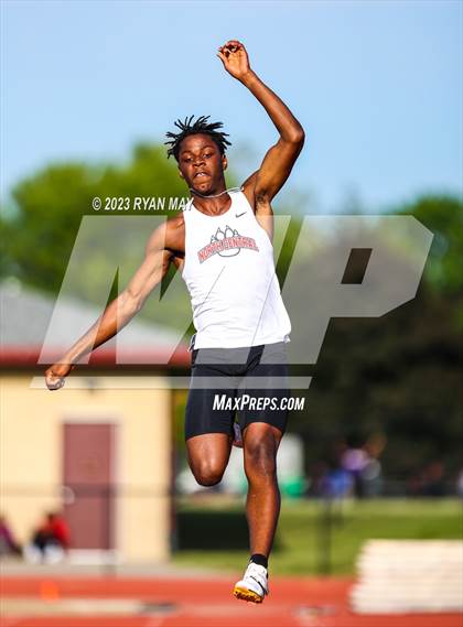 Thumbnail 3 in IHSAA Regionals photogallery.