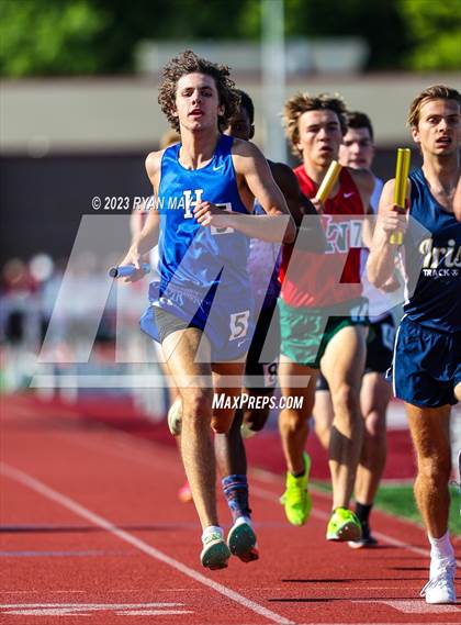 Thumbnail 2 in IHSAA Regionals photogallery.