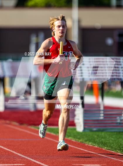 Thumbnail 2 in IHSAA Regionals photogallery.