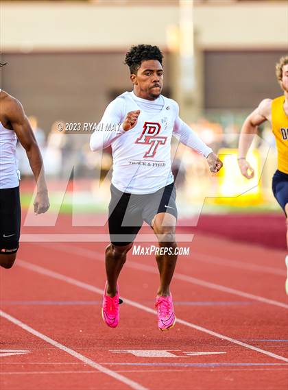 Thumbnail 2 in IHSAA Regionals photogallery.