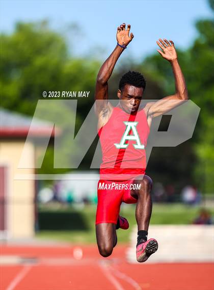 Thumbnail 1 in IHSAA Regionals photogallery.