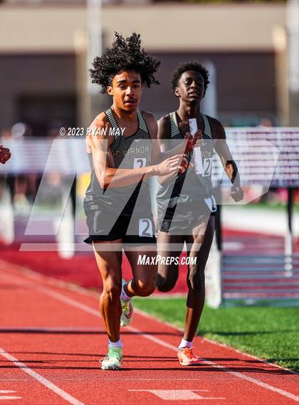 Thumbnail 2 in IHSAA Regionals photogallery.