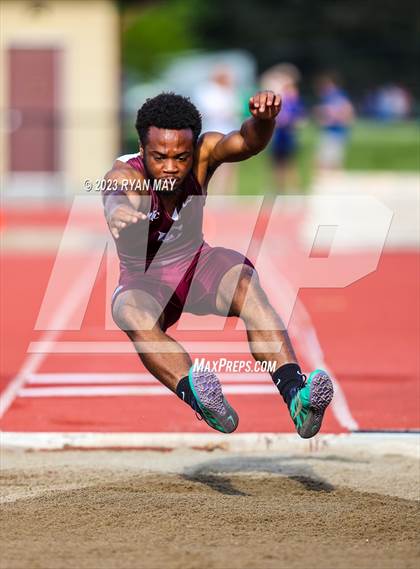 Thumbnail 1 in IHSAA Regionals photogallery.