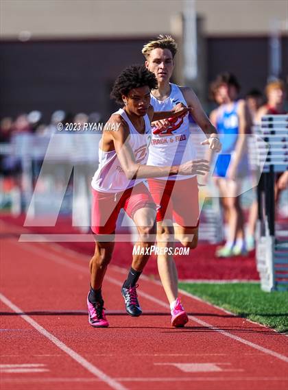 Thumbnail 2 in IHSAA Regionals photogallery.