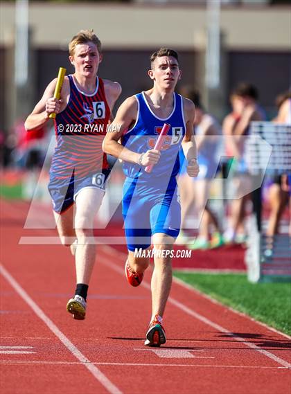 Thumbnail 2 in IHSAA Regionals photogallery.
