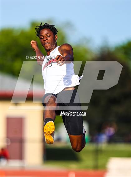 Thumbnail 1 in IHSAA Regionals photogallery.