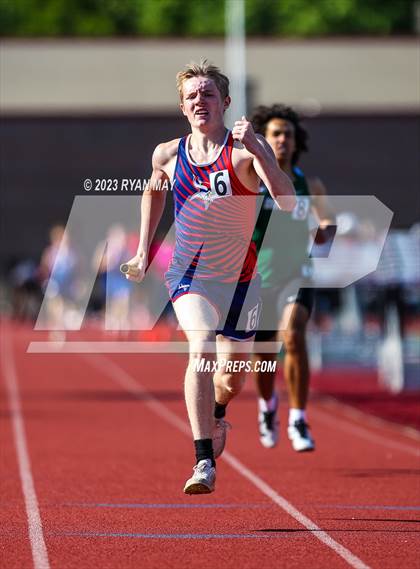 Thumbnail 3 in IHSAA Regionals photogallery.