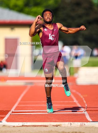Thumbnail 2 in IHSAA Regionals photogallery.