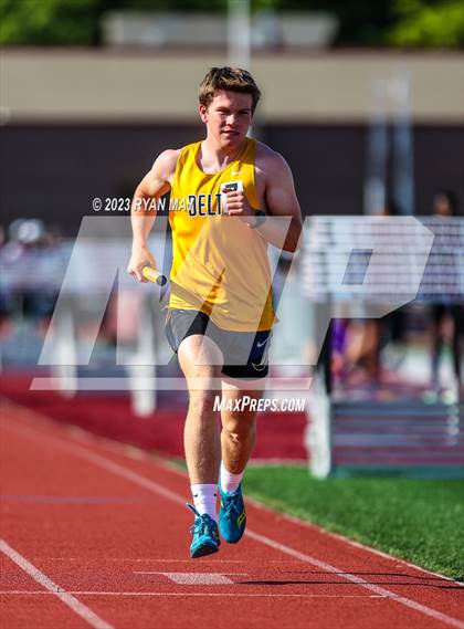 Thumbnail 2 in IHSAA Regionals photogallery.