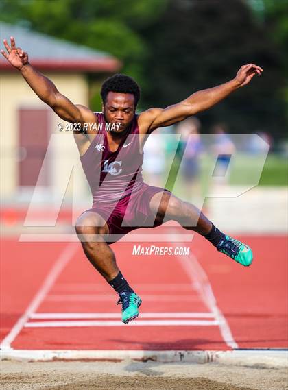 Thumbnail 3 in IHSAA Regionals photogallery.