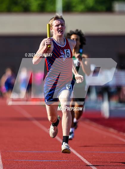 Thumbnail 1 in IHSAA Regionals photogallery.