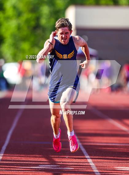 Thumbnail 2 in IHSAA Regionals photogallery.
