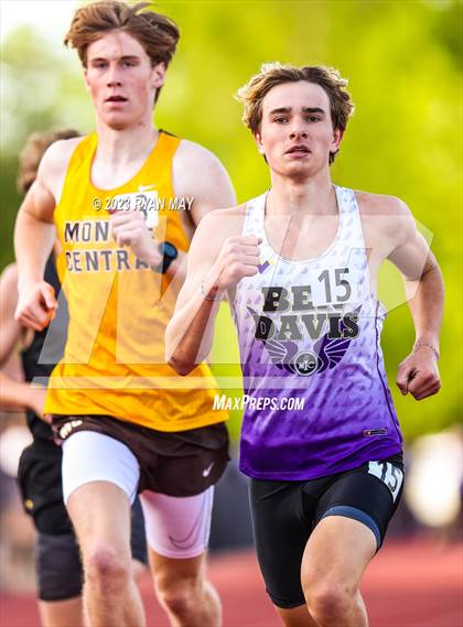Thumbnail 2 in IHSAA Regionals photogallery.