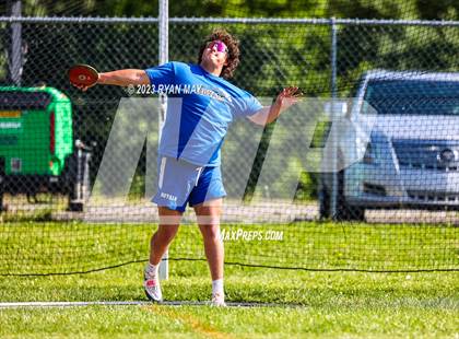 Thumbnail 2 in IHSAA Regionals photogallery.