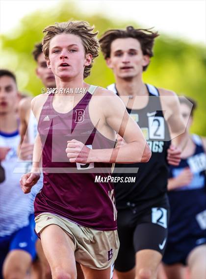 Thumbnail 2 in IHSAA Regionals photogallery.
