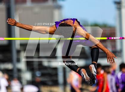 Thumbnail 2 in IHSAA Regionals photogallery.