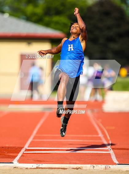 Thumbnail 2 in IHSAA Regionals photogallery.