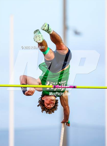 Thumbnail 2 in IHSAA Regionals photogallery.