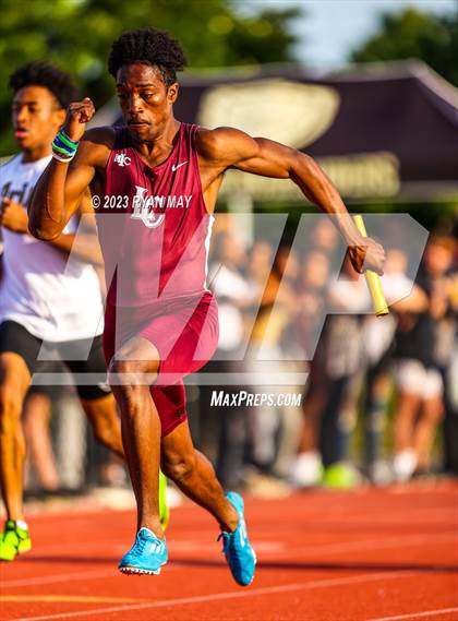 Thumbnail 3 in IHSAA Regionals photogallery.