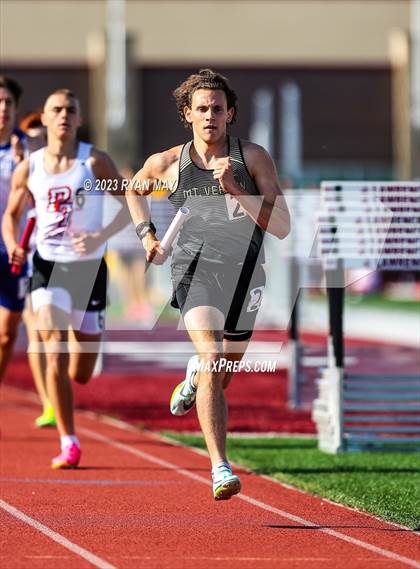 Thumbnail 3 in IHSAA Regionals photogallery.