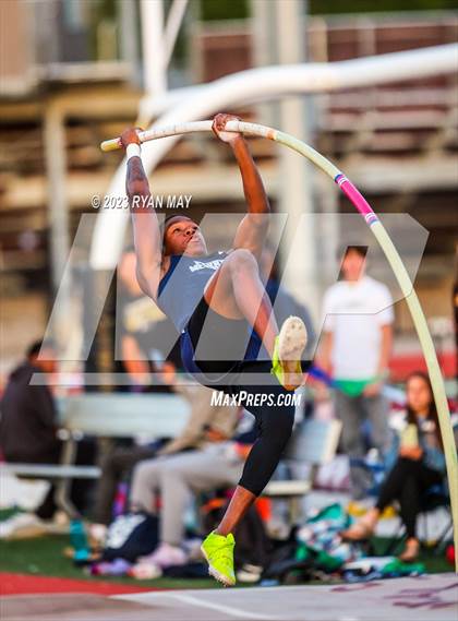 Thumbnail 2 in IHSAA Regionals photogallery.