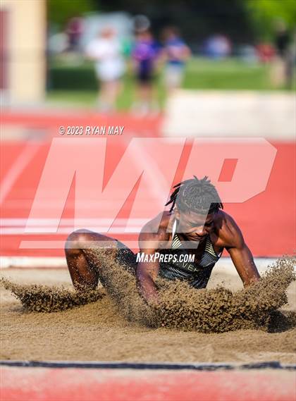 Thumbnail 3 in IHSAA Regionals photogallery.