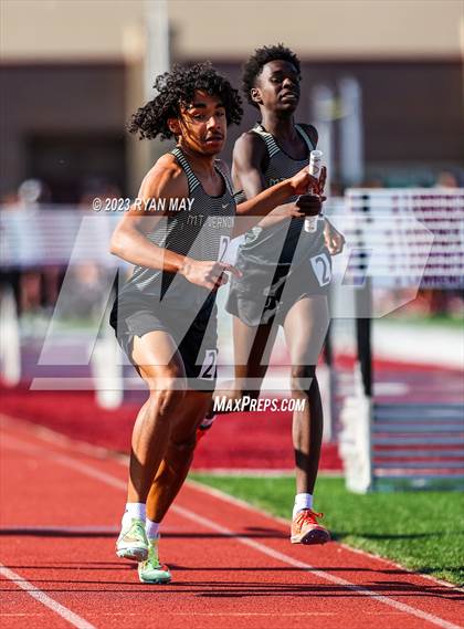 Thumbnail 1 in IHSAA Regionals photogallery.