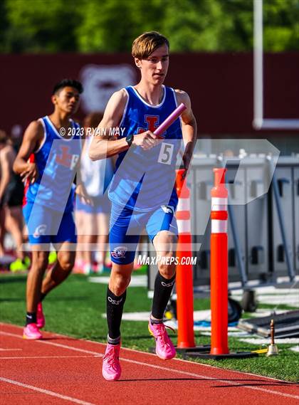 Thumbnail 3 in IHSAA Regionals photogallery.