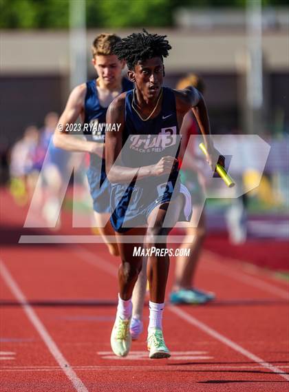 Thumbnail 2 in IHSAA Regionals photogallery.