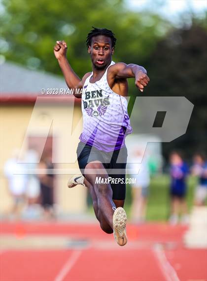 Thumbnail 1 in IHSAA Regionals photogallery.