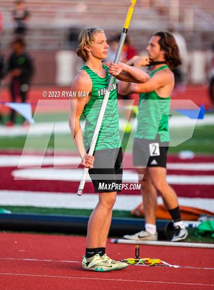 Thumbnail 3 in IHSAA Regionals photogallery.