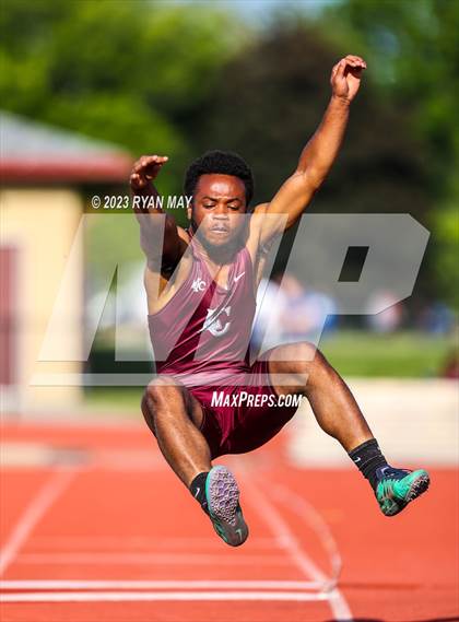 Thumbnail 2 in IHSAA Regionals photogallery.