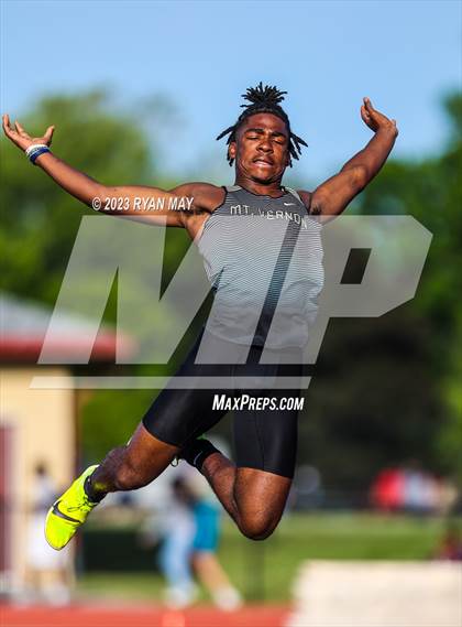 Thumbnail 2 in IHSAA Regionals photogallery.