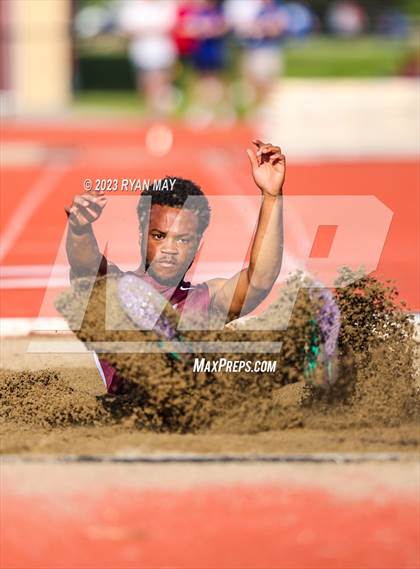 Thumbnail 3 in IHSAA Regionals photogallery.