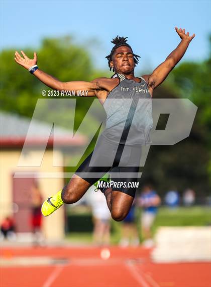 Thumbnail 3 in IHSAA Regionals photogallery.