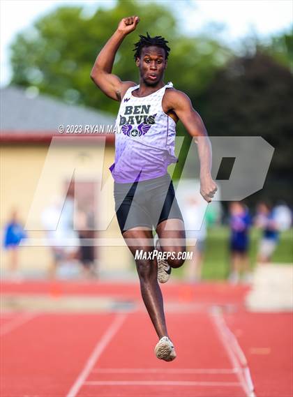Thumbnail 2 in IHSAA Regionals photogallery.