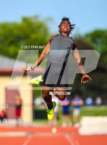 Thumbnail 2 in IHSAA Regionals photogallery.