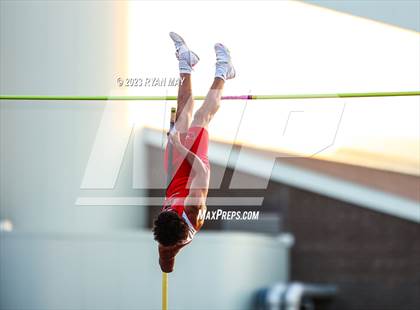 Thumbnail 2 in IHSAA Regionals photogallery.
