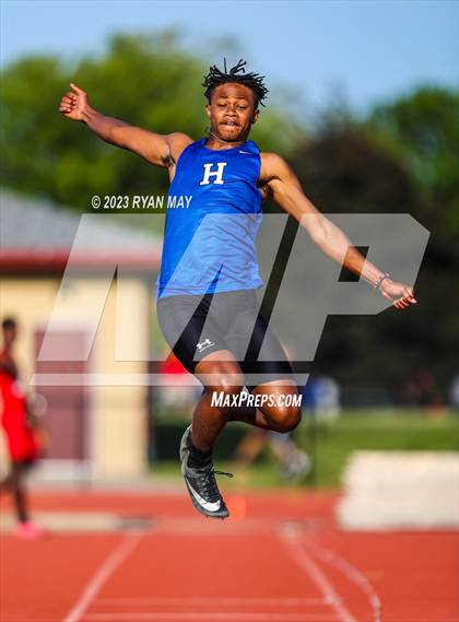 Thumbnail 1 in IHSAA Regionals photogallery.