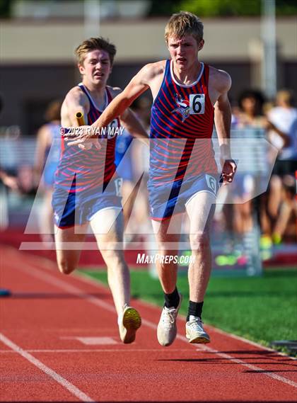 Thumbnail 1 in IHSAA Regionals photogallery.