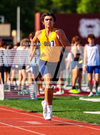 Thumbnail 2 in IHSAA Regionals photogallery.