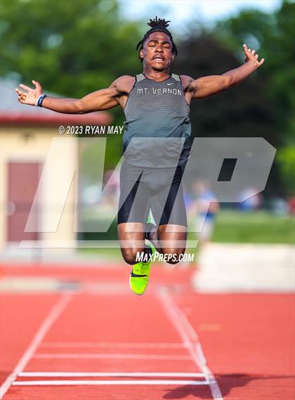 Thumbnail 1 in IHSAA Regionals photogallery.
