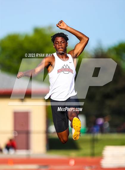 Thumbnail 2 in IHSAA Regionals photogallery.