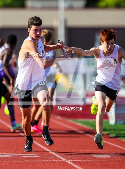 Thumbnail 3 in IHSAA Regionals photogallery.