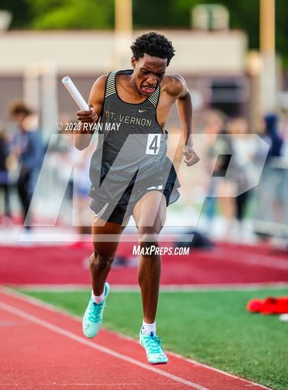 Thumbnail 2 in IHSAA Regionals photogallery.